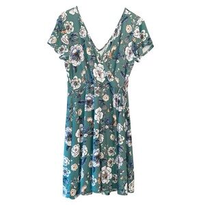 Kaileigh Green Floral V-Neck Wrap Dress | size M/L